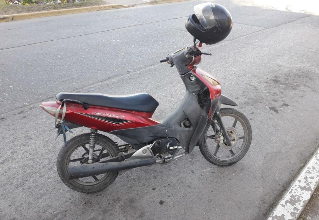 Una Motociclista Con Politraumatismos Tras Chocar Con Un Auto En Av Del