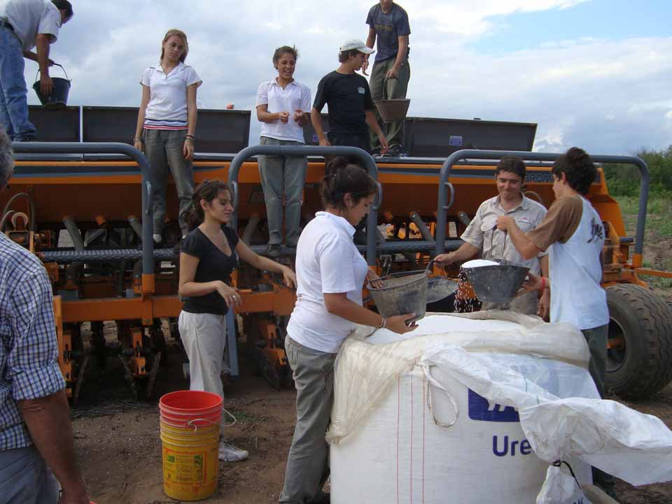 Los alumnos no pueden usar más los campos que estaban destinados a las prácticas.