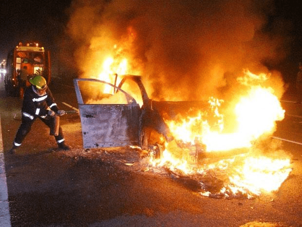 Incendio de la camioneta uno - Diario Resumen de la región