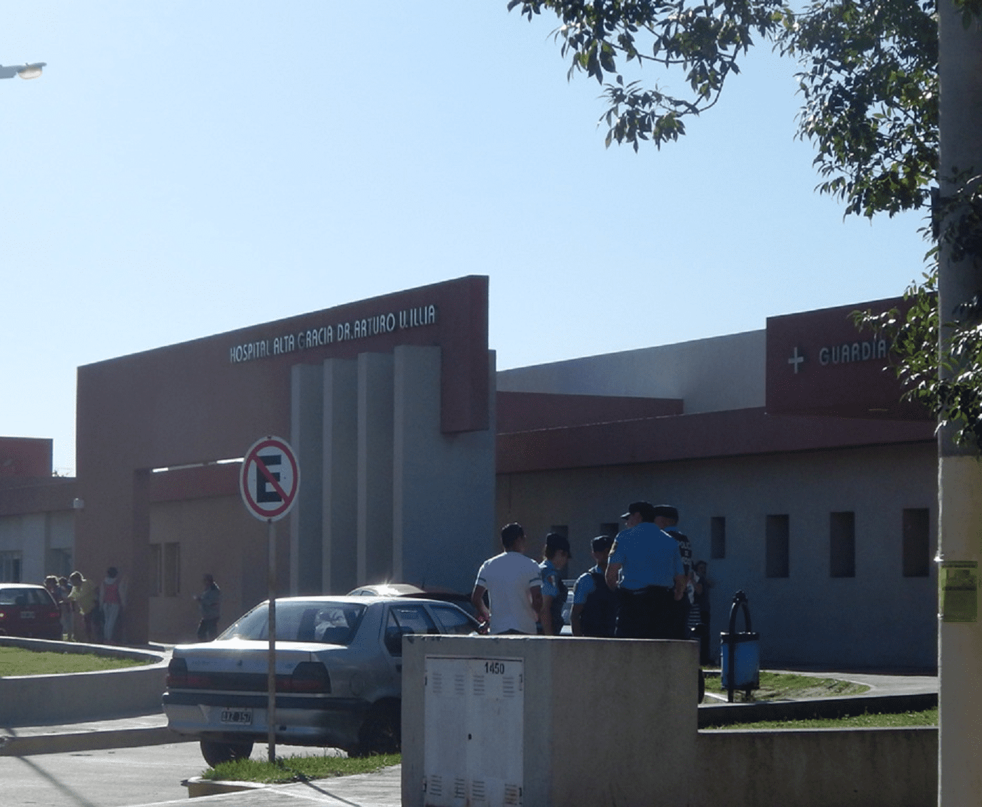 Policías en el hospital - Diario Resumen de la región