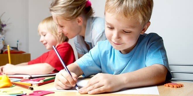 niños dibujando - Diario Resumen de la región