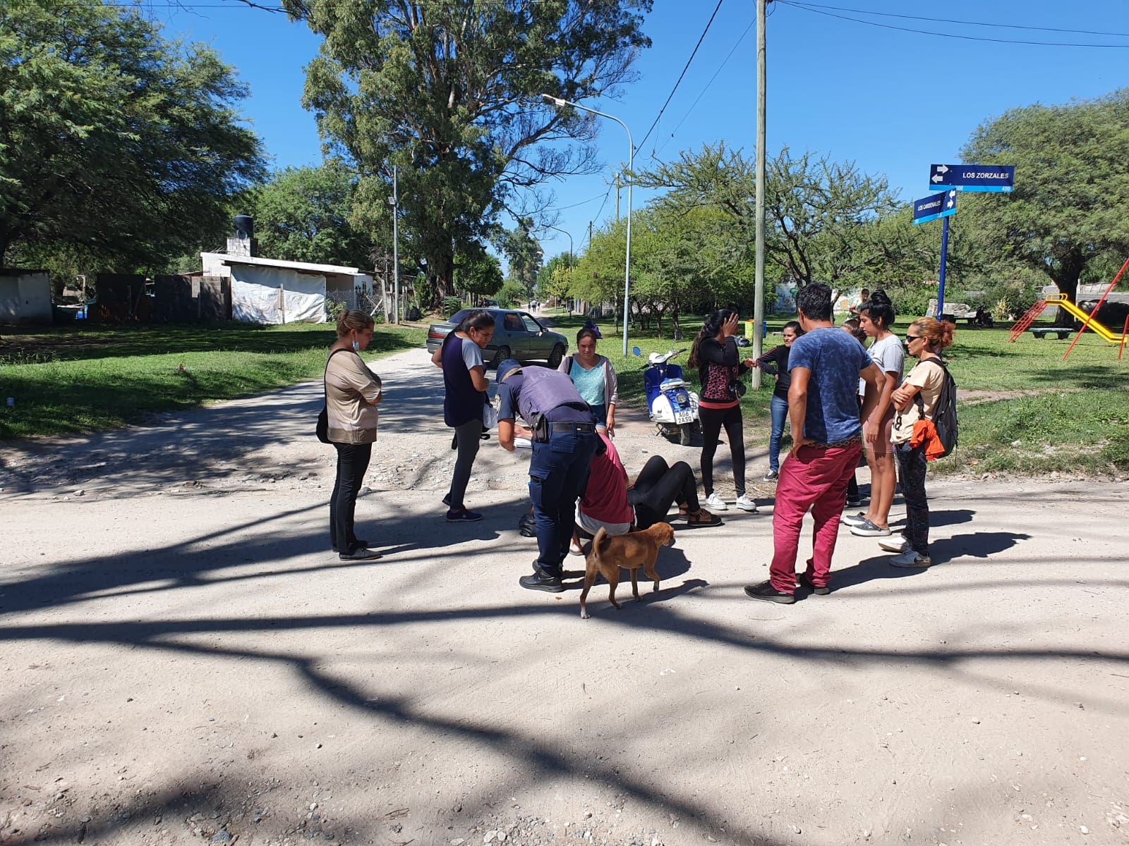 Fuerte Choque En B° La Perla: Una Motociclista Con Traumatismo Lumbar